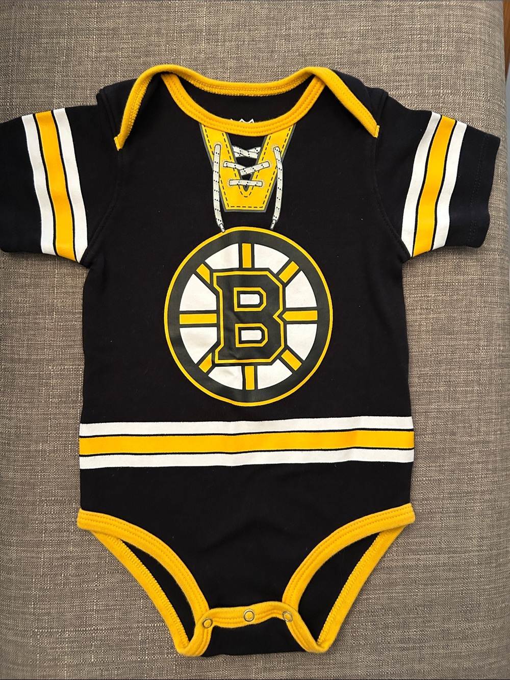 NHL Boston Bruins Black, Yellow & White Baby One-Piece Bodysuit 18 Months
